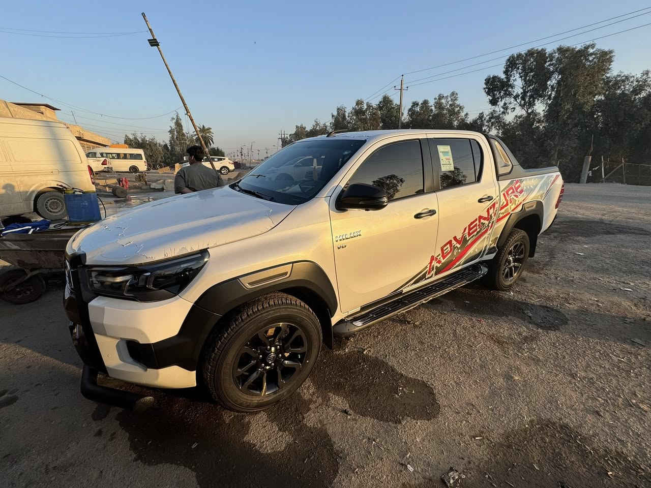 السلام عليكم ادفنجر كويتي موديل 2023 بسمي رقم اربيل   ماشية 66الف   ***********
