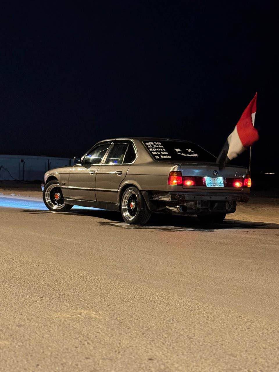 بي ام مكينه 535 موديل 92 مكينه وكير كفاله البدي شوف العين مصبوغه جماليه تخم تاير جديد حداده جديده دواخله جدد باتري جديد كهربائيات كله شغاله تبريد شغال مسجل سستم مضخم كامل جديد  السعر 55 وبيه مجال للاستفسار الاتصال علئ الرقم 
*********** Singapore
