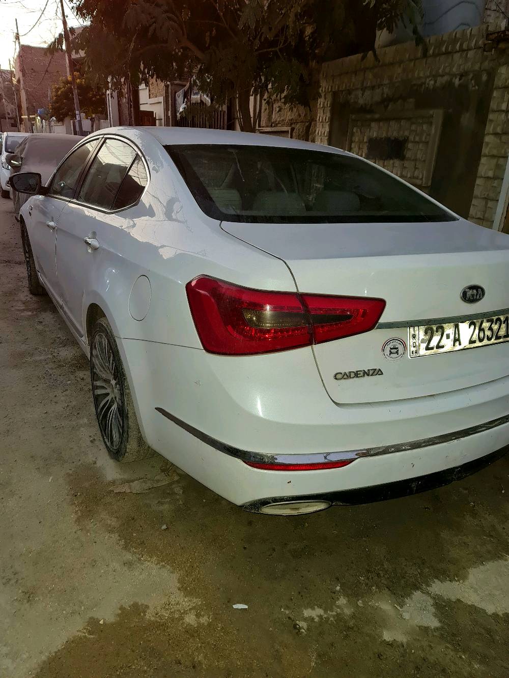 كادنزه٢٠١٥ خليجي نص فول مواصفات 
 بصمة ابواب مرايات شفط لايتات زينون و اللدات
كشنات كهرباء عدد ٢  نظام ترحيب
مرايا قلاب 
اناره مخفيه بل ابوب + اناره مخفيه بدشبول حساس مطر 
-حساس اضاءه 
فول تحكم سترين + اكروز سرعه + ستيرن كهرباء نظام ترحيب + اضائه ترحيب عند التشغيل +ذاكرت تخزين وتخزين ميموري + 6 اقراص 
سماعات انفنتي + دمام عدد 2 + مضخم صوت 
ويل حجم 19 وبعد بيها هواية موصفات
سياره نضيفة كير ومحرك ست سلندر 3500 دوش بالشرط مامفتوح 
بيها ضربه جاملغ سايق وصبغ ٥قطع صبغ للجماليه ماشيه 
١٠٢
بغداد مكانه 
*********** 

السعر:١١٥