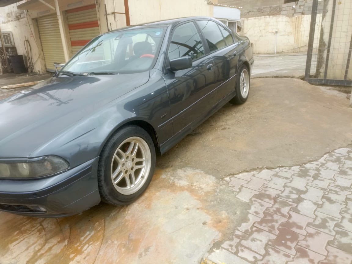 سلام عليكم بي ام بومه 530موديل 2001 بطاقه بانزين سنويه رقم اربيل مكينه بيهه تنقيص سياره جاهزه من كل نواقص السعر 63  او بيهه مجال اني مكلف بل نشر ***********
