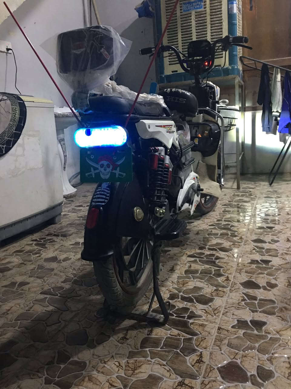 سلام عليك بايسكل شحن للبيع نضيف كلش اي عيب مابي بطارية اي عيب مابي  🔋 تايرات جديده لايت زينون……….. السعر 290 بي مجال للطيبين        الرقم ***********
