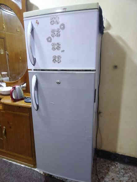 سلام عليكم ثلاجه للبيع شرط تجميد فوك وجوه بس لباب مخليله رزات فقط  ينسد طبيعي عنوان ابو الخصيب بهادريه ***********سعر75
