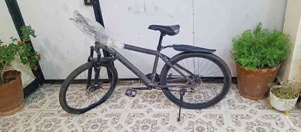 ⭕للبيع: دراجة هوائية "الوطنية" نظيفة جدًا!
مستخدمة فقط 4 أشهر، متروكة شهر واحد.
معها إشارة خلفية وعداد سرعة.

سعرها: 145 (يوجد مجال للتفاوض).
التواصل وتساب ( *********** )
