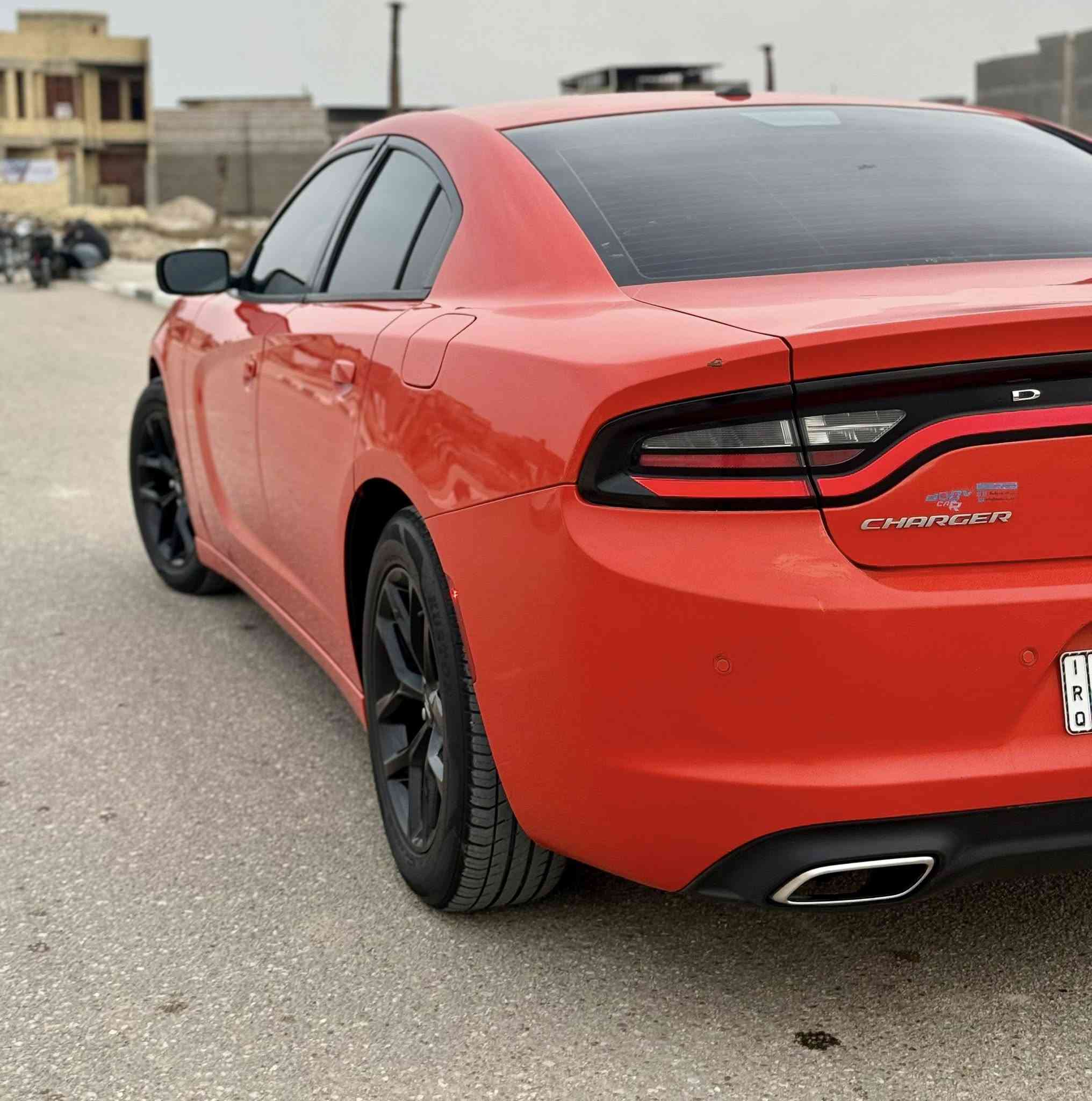 دوج جارجر:2019 لون برتقالي محرك : 3600 تو ويل رقم بغداد الجديد الحادث بامريكا موضح بالصوره شي بسيط اما بالعراق باب الصدر والجاملغ مصبوغات حادث بسيط بدون اي دواخل ايرباك سليم جاملغ السايق بارد كد شبر مواصفات السياره SXT شاشه وسط تشغيل عن بعد بلاجكتور امامي كامره خلفيه  كشنات جلد وباقي المواصفات معروفه sxtالسيارة جاهزه من كل النواحي حداده تايرات اي نقص مابيه
السعر خابر وتدلل
***********
العنوان البصره
