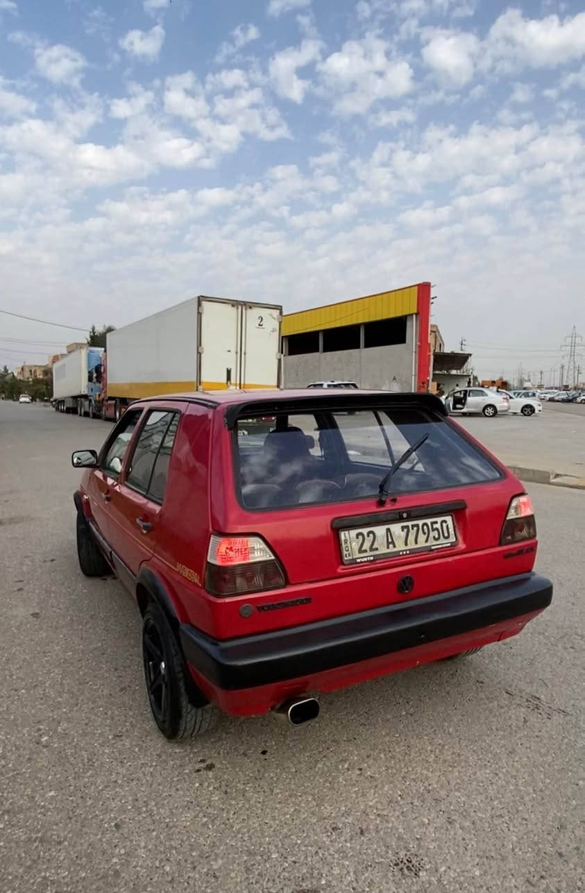 Slaw 
كولف 1990 مةكينه جوار بستن كير عادي 
سيارةكة زور خةوينه سبوغ عامه بو جواني 
سيارةكة زور جوانه و سبورته سعري 38 مجالى كةم 

كولف موديل ١٩٩٠ مكينه اربع سلندر كير عادي بلادي 
سيارة كلش حلوه ورياضيه سعر ٣٨ مجال قليل 
*********** أربيل, العراق
