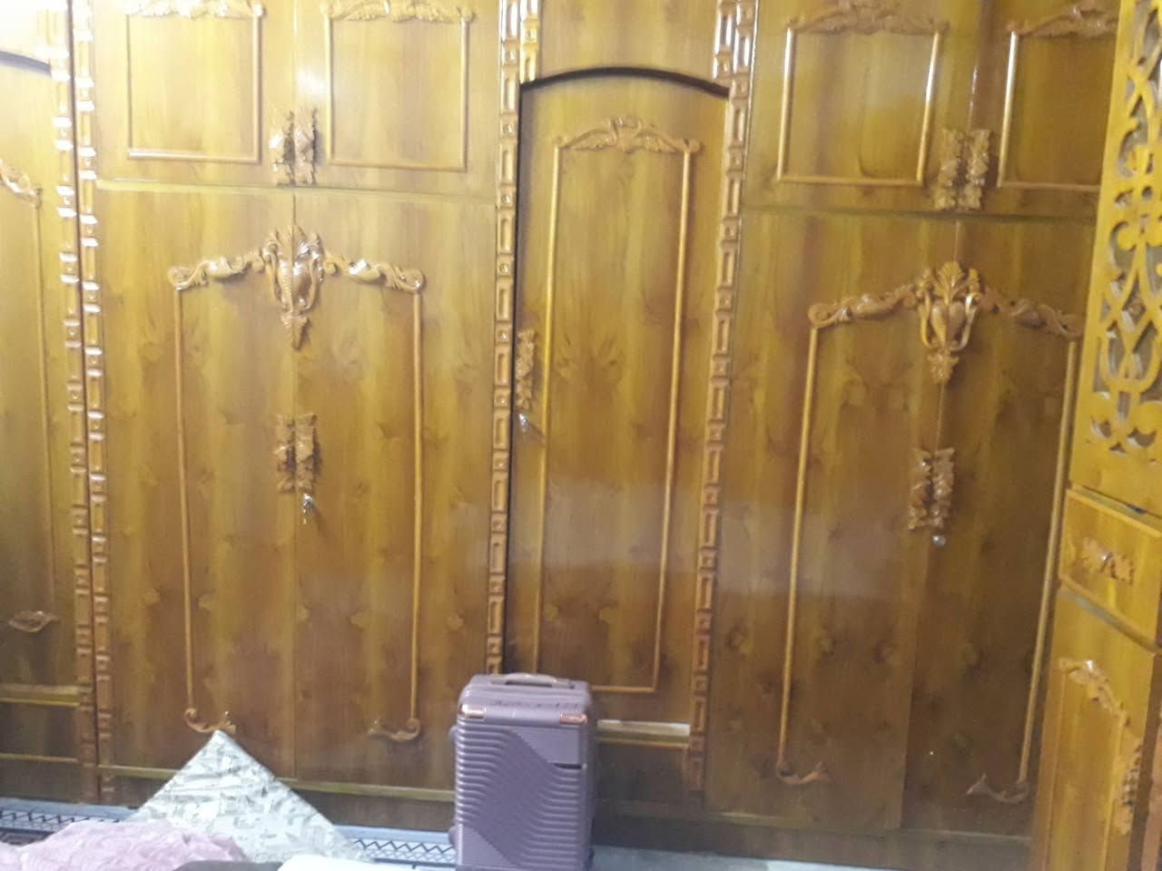 غرفه تاج علي سعر ٩٠٠ ***********
