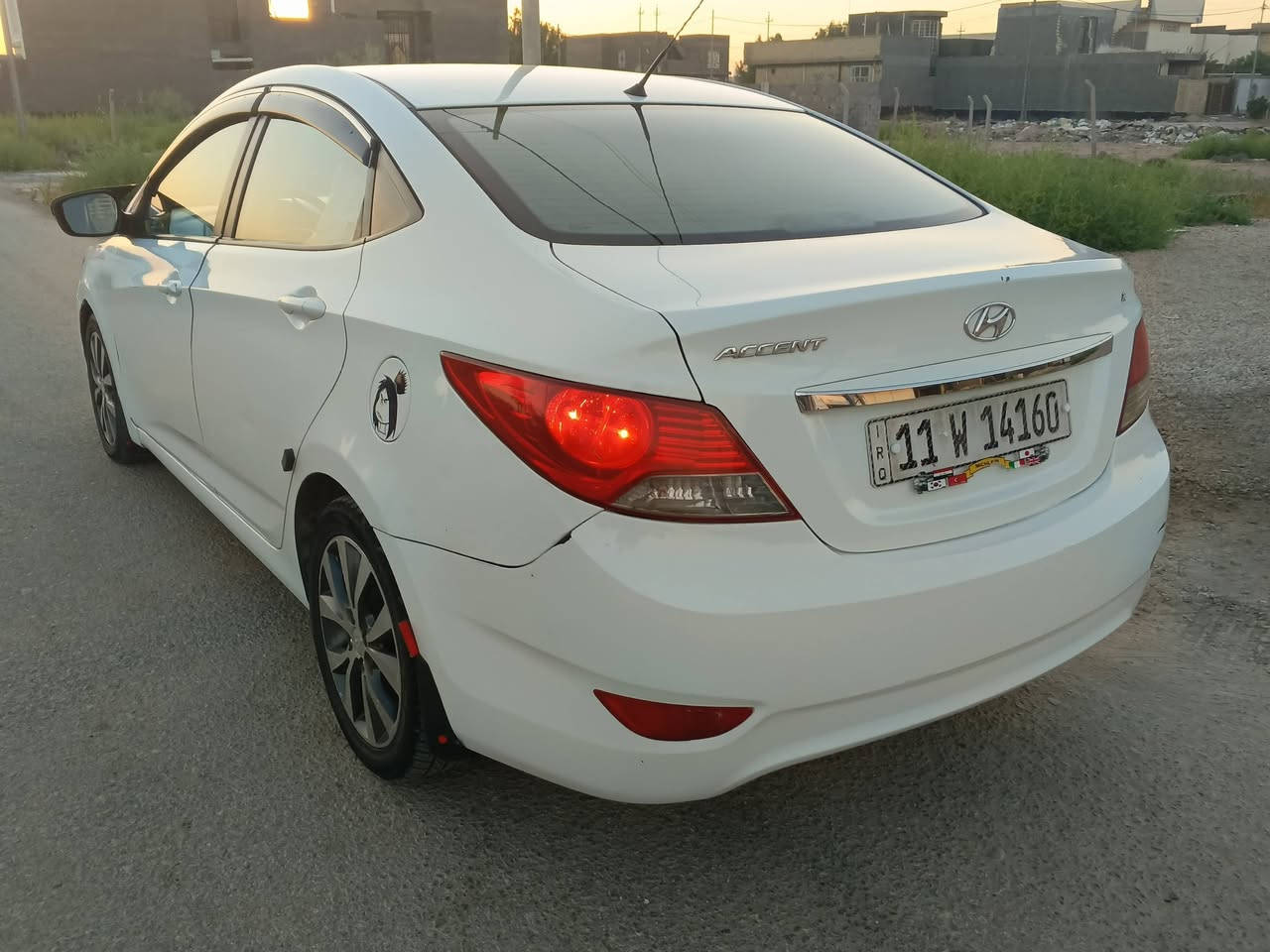 السلام عليكم للبيع اكسنت موديل 2015 خليجي رقم بغداد انكليزي باسمي محرك 1600 فتحه اشاير بلمري شاشه كامره خمسه ويل كب تبريد شغال السياره بيه كم قطعه صبغ (ابيع حزام ) بدون دواخل السعر 87وبيه مجال مكاني بابل محاويل رقم ***********
