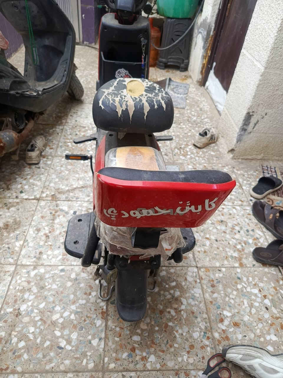 السلام عليكم دراجه شحن جانت شغاله وكع الدشبول الامامي اكو وايرات نكطعن شاحنتهه موجوده ابيع هل موجود السعر 125 المكان الشعب رقم الهاتف ***********
