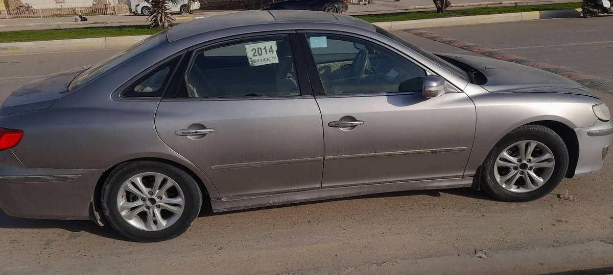 السلام عليكم..
ازيرا موديل ٢٠١١ خليجي 
بدون اي حادث صبغ احزام
نضيفه جداا السعر ٨٩ وبيها
مجال العنوان فلوجه
***********
***********
