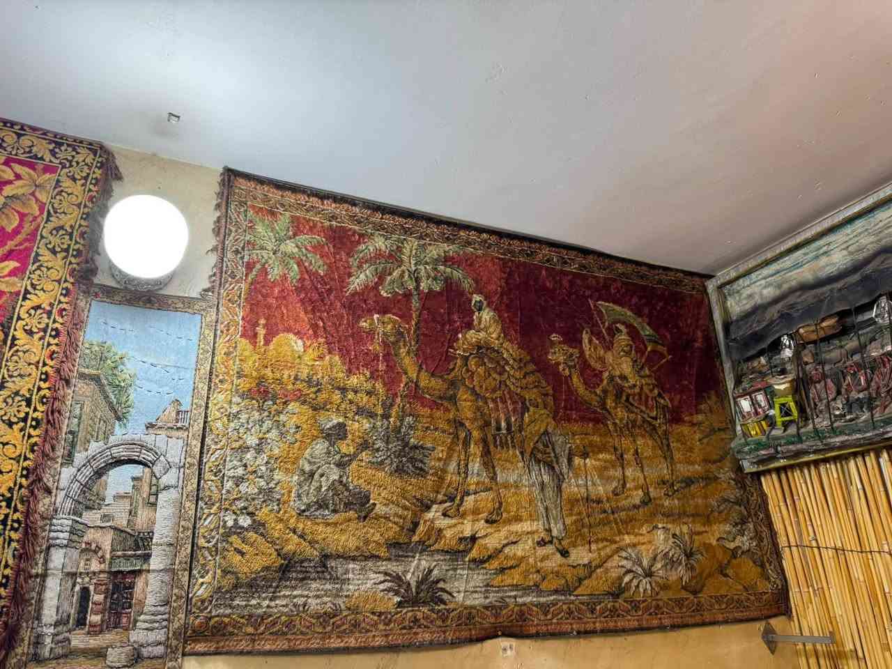قطع  تعليك الطول ١٨٠ سم في ١٢٥ سم قديمه بحاله جديده ***********

