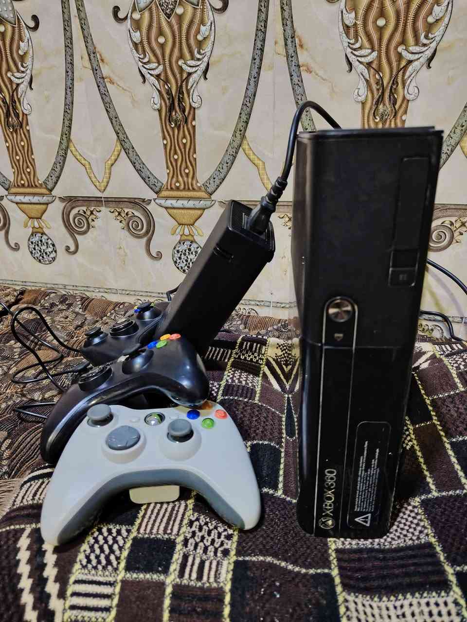 السلام عليكم ورحمة الله وبركاته
اكس بوكس 360 سوبر سليم

كامل مع ثلاثه جوستك اثنين بث

شرط ماتحط عليه كلشي كبل تنصب وتلعب

السعر 110

قفل
والعاب ٨٠ لعبه كلهن فول كولف ديوتي بلاك اوبس كامل الجزء و جيتي اي ٥
لأستفسار لاتصال ***********
