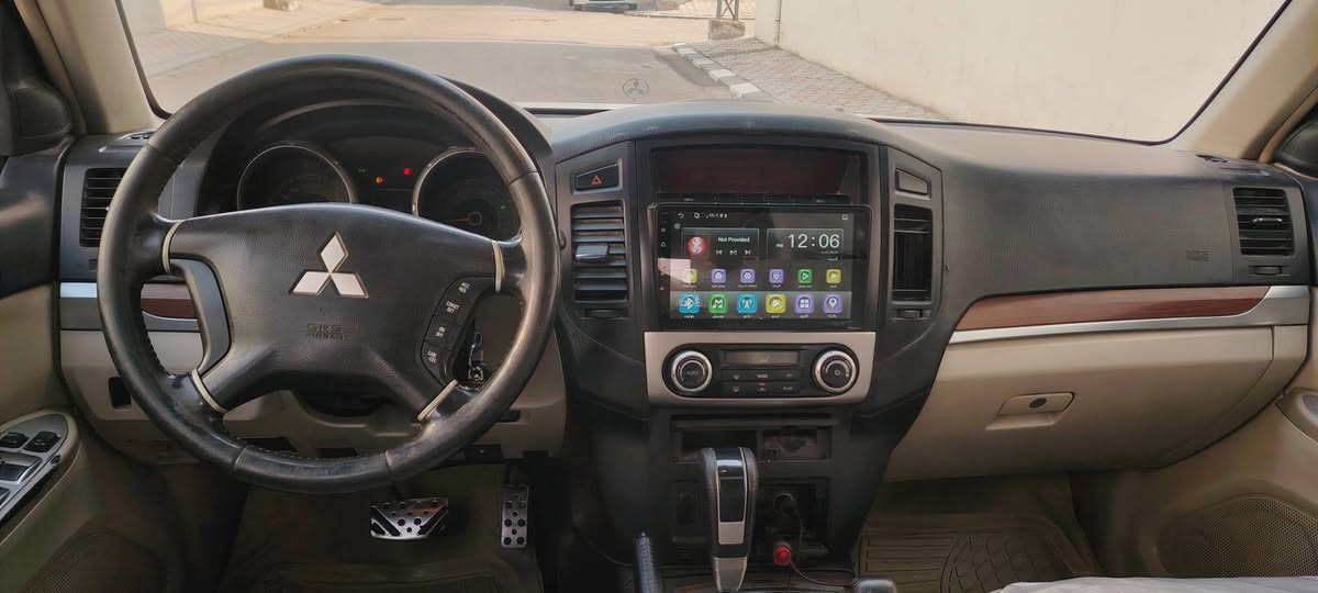 سلام عليكم باجيرو 2008 لون ابيض ثلجي سياره فول مواصفات رقم مميز تحويل مباشر السيارة هستونة محوليها يعني هزة جديدة موصفات السياره فتحه كشن جلد كراسي كهرباء تدفئه تبريد بالكشنات تبريد تلاث قطع تحكم ستيرن شاشه ايباد كاميرا دواره خمسه ويلكب منظومه زنون ثلاجة سبايدرات بلقماره يدات باب ستيل ترحيب بلبيان وبعد بيها هواي مواصفات كير ومكينه وضع شركه تدفئه تبريد وضع شركه حداديه جديده تخم تاير جديد كل نقص مابيها ملاحضه خشم الجاملغ الايمن شوية صبغ والجاملغ الايسر شويه بدون دواخل  بلعافية ع الي يخاذها السعر 112 مكان السيارة نجف للاستفسار الاتصال ع الرقم ***********
