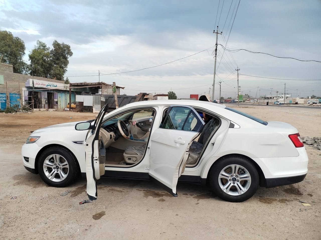 سلام عليكم 
فورد تورس  2011خليجي وكالة ماشيه 175كيلو متر
السيار بيها طعجه خفيفه كلش جهة الأيمنه باب الأمامي شغل ع وضع شريكه صبغ شبرين أثر شخوط 
كير مكينة كهربائيات تبريد كفالة 
السيارة بأسمي سنوية 2026 شهر 12 لغاية تحويل شوكت متحب 
مكان السيارة بغداد
بدون جطل وتلزيك السيارة بلادية ع الاخر
جميع الحساسات شغالة 
كشن كهرباء
سيارة مرتبة ومتعوب عليهااا
 للتواصل ***********
السعر 125  أمانة الله نفس الي بصوره تجي وشوفها بعينك
