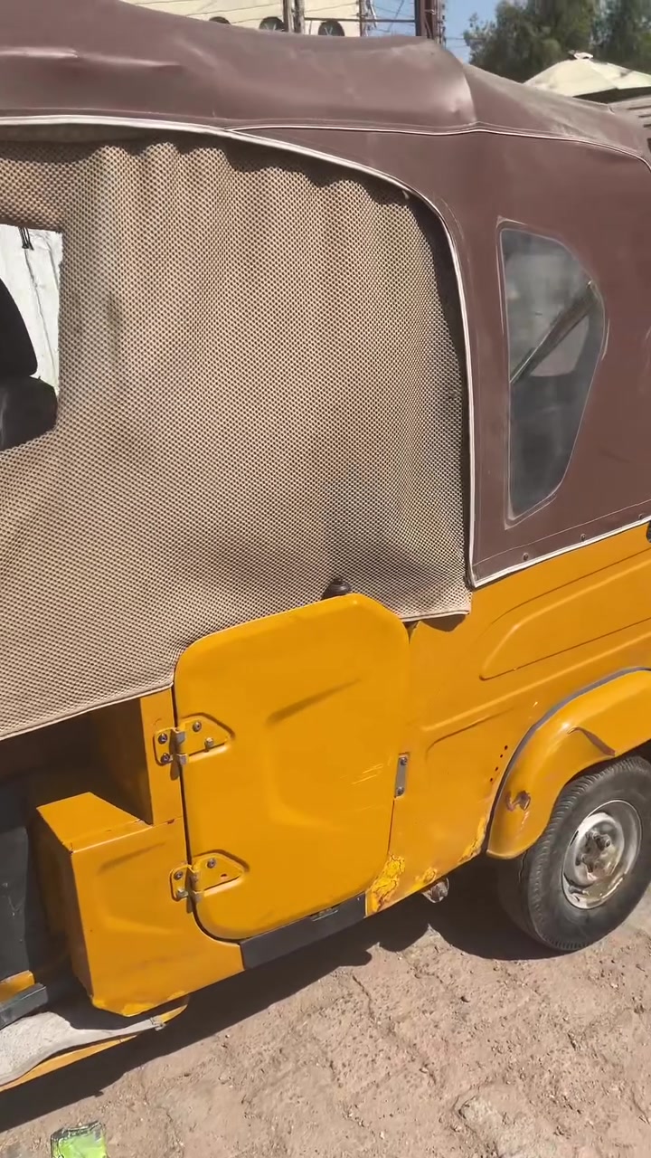 سلام عليكم تكتك ‏موديل 21 بيه ضربه علا جيهت المنه  بيها معجون تغريبن شبر  ابكد جف اليد  مكينه مجفته قبل سبوع بيها ضمان سنه المكينه اي شي يصير لا سامح الله ترجعه علا المصلح وشوفو كدام عيونكم  التكتك بيها شويه خياسات. وبيه رصعه علا اليسره شويه  المكان بغداد ابو دشير غرب محطت الجوادين   السعر 7 ونص وبيها شويه مجال يرحم موتاكم المو شراي لا ينتصل ***********
