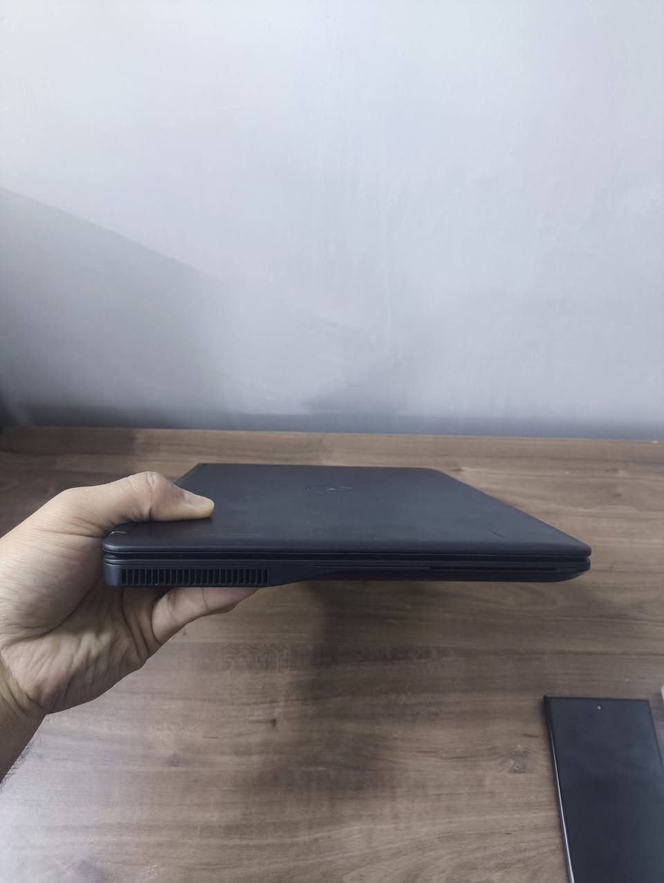 لابتوب دل سوبر سلم كلش نحيف  مواصفات بالصورة
سعر 190 الف 
كور اي 5 ذاكرة 512 رم 8
*********** واتساب
