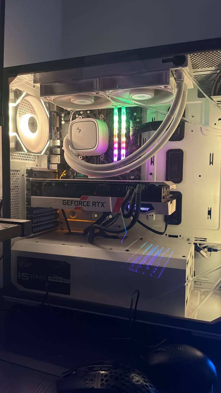 كيس + شاشة 2k
1400 (مليون و 400) قفل 

مواصفات الكيس  ( كلش نظيفة )

GPU: Colorful iGame RTX 3070 Ti Ultra White OC

CPU: RYZEN 5 5600X

COOL: DEEPCOOL LE520 ARGB  

M.B: GIGABYTE B450 DS3H

RAM: 16GB (2*8) 3200Hz

M.2 NVME: 256GB

SSD: KINGSPEC 128GB

HDD: 1TB WD

PUS: EVGA 750W BRONZE FULLY MODULAR

CASE: COOLER MASTER TD500 MESH WHITE

مواصفات الشاشة

الشركة mass

الدقة 2k

الحجم 27 

التردد 240 هرتز

الاستجابة 1 ms
ips


**إذا كنت صاحب هذا الإعلان وتريد حذفه لأي سبب، رجاءا أرسل رسالة إلى الدعم الفني**