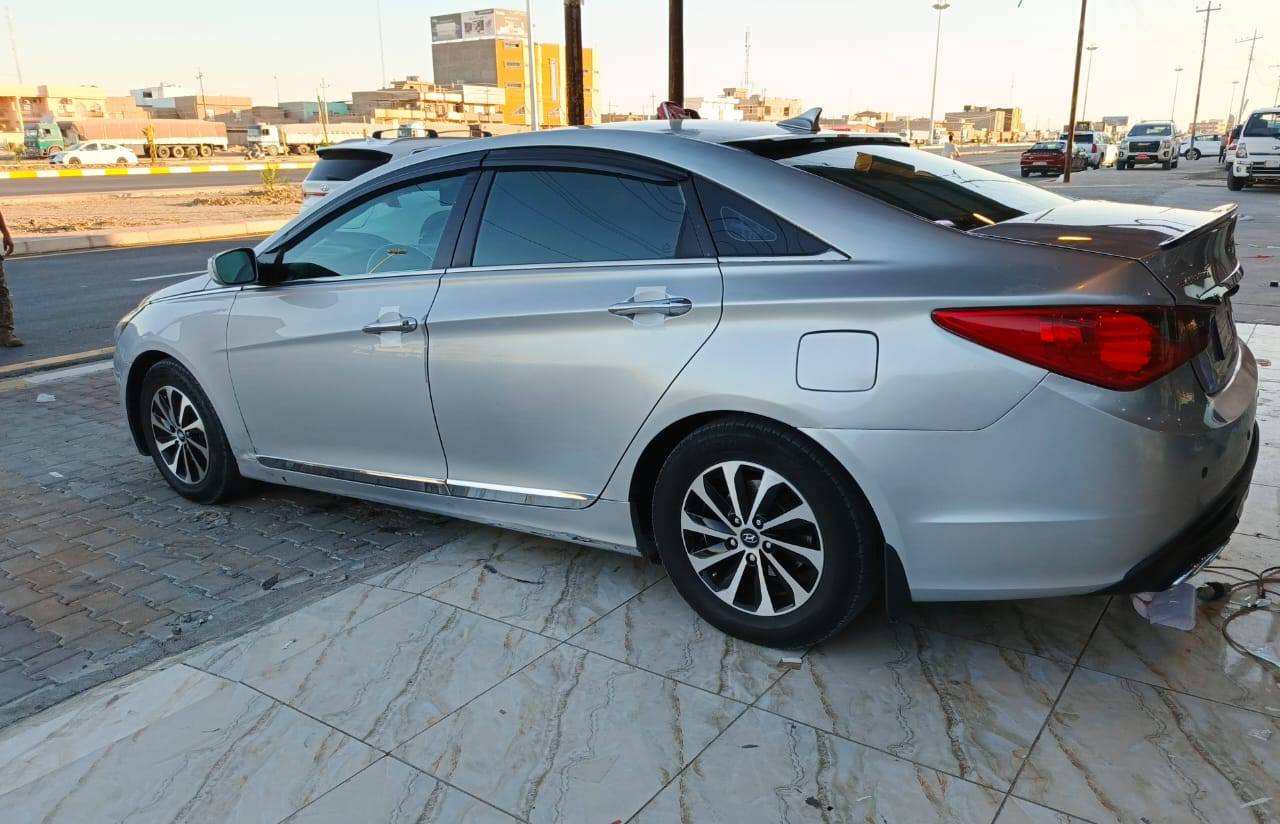 سلام عليكم 
العنوان الانبار الرمادي
سوناتا موديل 2011
وارد امريكي بيها خمس قطع بدون دواخل
رقم بغداد 
صدر جديد
 ويل كب
مكينه جديده تخم تاير جديد 
السعر 100 وبي مجال
الاستفسار ***********
