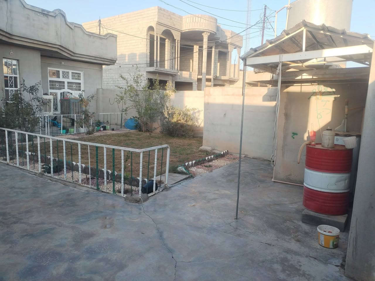 للبيع
بيت ٣٥٠ متر تقريبا
الموقع :الحويجه ملحق حي النداء
المواصفات :غرفتين نوم وهول وربعه وصحيات طابق ارضي وغرفة وبيتونه طابق ثاني
مرقم بلديه ماشي للتطويب
قريب على سايدين النداء بالقرب من المستشفى الاهلي
تبليط وخدمات كامله

للاستفسار الاتصال على الرقم التالي ***********
