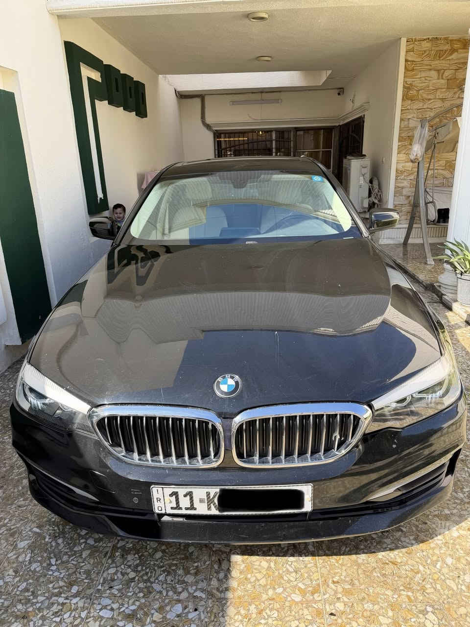 BMW 520i 2020 خليجي وكاله
استلام شركه العروش سيرفر كامل با شركه
فول مواصفات داخل ابيض وفتحه وكراسي كهرباء ومومري وبردات وتدفئة واستيرن كهرباء 
ماشيه 64 الف السياره جديده كلش
كفاله عامه من صبغ بارد وتبديل 
رقمها بغداد وباسمي عنواني المنصور
*********** 
سعر 27 الف وبيها مجال وماكو خليجي بهل سعر مكفول
