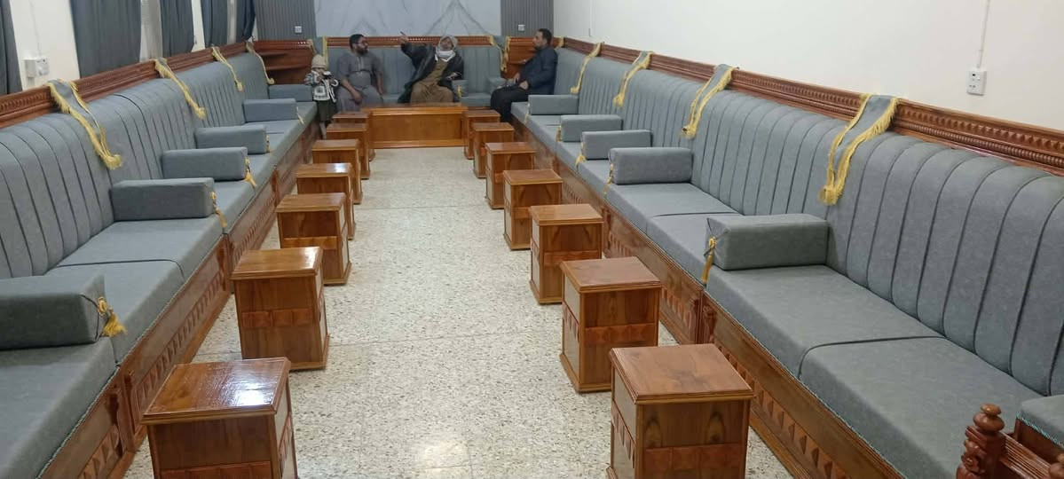 معمل ومعرض النور احمد عبد الكاظم السلطاني للأثاث المنزلي العنوان بابل الحمزة مجاور مكينة الثلج القديمة على الشارع العام رقم الهاتف ***********
