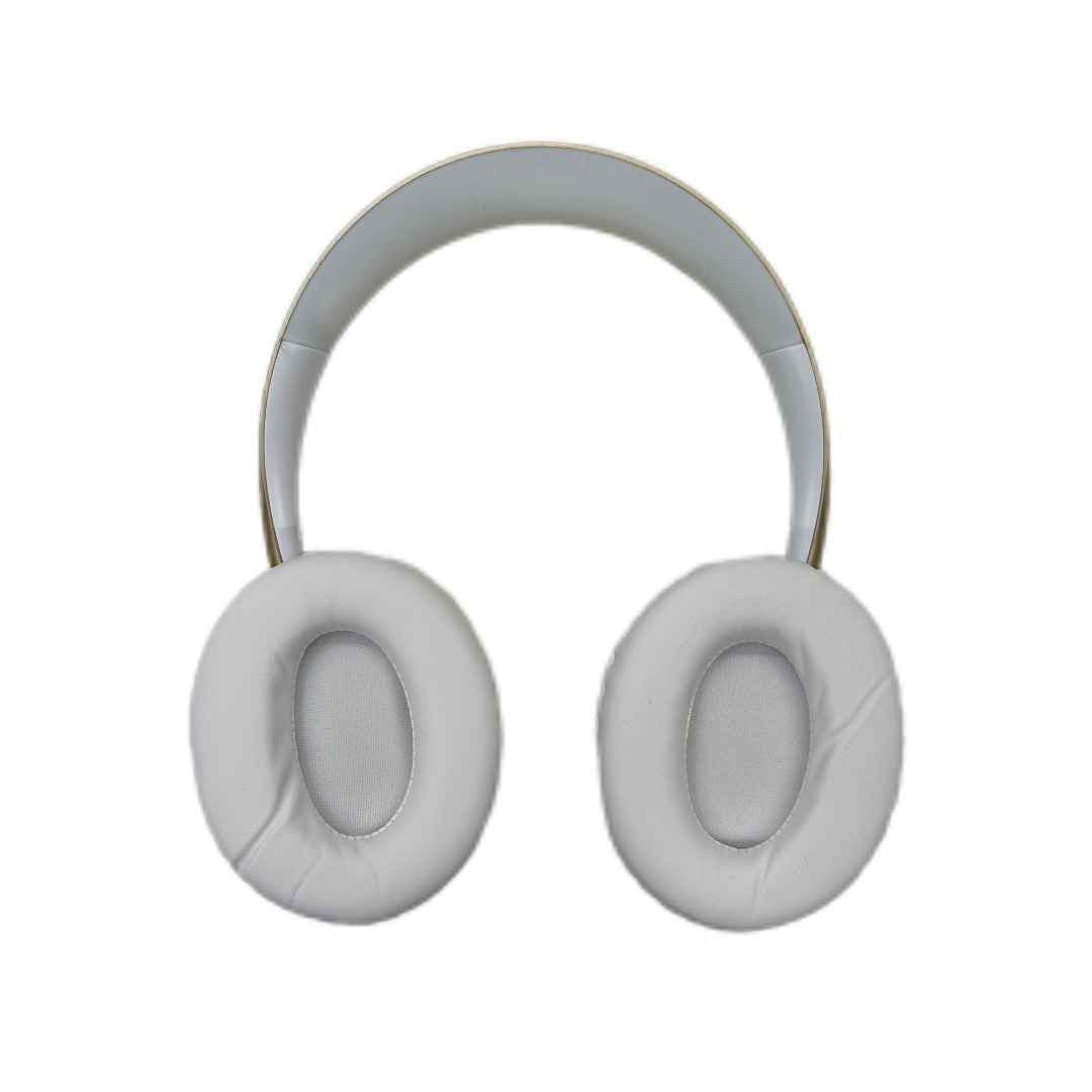 تصميم  مريح وأداء قوي
 تجربة صوت ثلاثية الأبعاد مع إمكانية الاتصال اللاسلكي الطويل وتشغيل مستمر أكثر من 20 ساعة

الاستماع للموسيقى بجودة عالية وصوت نقي.

المكالمات الهاتفية بوضوح مع ميكروفون مدمج.

مناسبة للسفر والعمل بفضل خاصية إلغاء الضوضاء (ANC).

دعم الاتصال اللاسلكي مع الهواتف، اللابتوبات، والأجهزة اللوحية.

 إمكانية الاستخدام عبر سلك AUX للأجهزة غير الداعمة للبلوتوث.

حجم الدرايفر: 40 مم

استجابة التردد: 20Hz – 20kHz

الحساسية: 96dB

أقصى ضغط صوتي (SPL): 111dB

حساسية الميكروفون (@1kHz): -42dB

زمن التشغيل: +20 ساعة متواصلة بالشحن الكامل

 خاصية Smart Power Save: تنطفئ تلقائيًا بعد 3 دقائق من عدم الاستخدام

دعم ملفات البلوتوث: HFP v1.6، HSP v1.2، A2DP v1.2، AVRCP v1.4

 تردد البلوتوث: 2.402GHz – 2.48GHz
 
مدى نقل لاسلكي ثابت بجودة عالية (GFSK, π/4 DQPSK, 8DPSK)

 دعم AUX 3.5mm لاستخدامها كسماعة سلكية

 شحن عبر كابل USB مرفق Singapore


**إذا كنت صاحب هذا الإعلان وتريد حذفه لأي سبب، رجاءا أرسل رسالة إلى الدعم الفني**