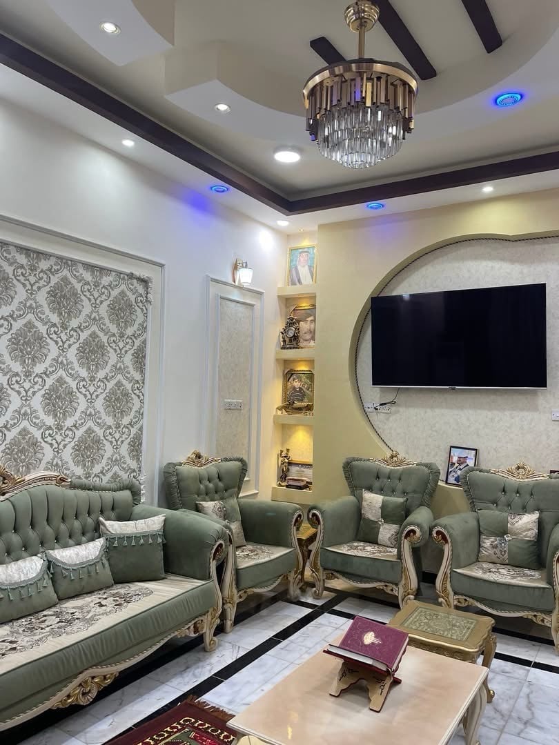 بيت للبيع الموقع التنومه الصالحيه شارع مدرسه الريف الزاهر
يحتوي على استقبال مطبخ غرفتين منام الطابق الارضي صاله كراج مع غرفه منام وصاله طابق الثاني المساحه ٢٠٠ م موقع مميز بناء وخارطه حديثه السعر المطلوب ١٧٥ وبي مجال مع سبلت عمودي بلصاله هديه