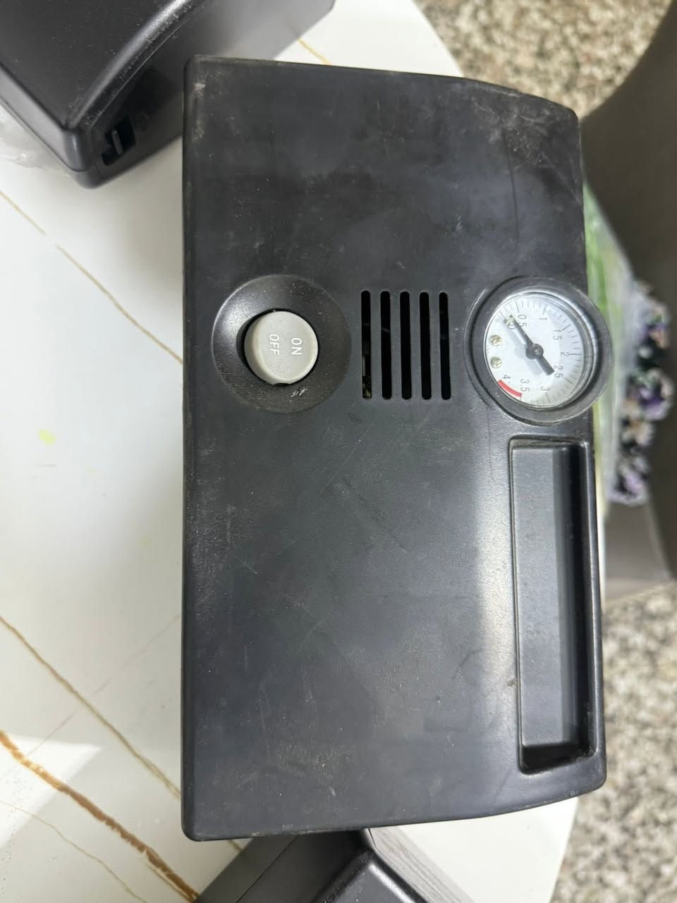 سلام عليكم
منفاخ ياباني تفصيخ حاويه ٣٠ 
جك كبير ١٥    سيارات عاليه فقط ١٢٠٠ حجم 
جك وصط ١٣        ملاحضه الجك بدون عده 
جك سياره صالون ١٠      بدون حراج فدوه 
هورن طاط تفصيخ حاويه ١٥ 
ستيرن النتره امريكي ابو الكروز ٦٠ 
مثلث طوارء ٥ الف 
عده جك ٥ الف 
مكاني بغداد مشتل يوجد توصيل جميع المحافضات ٥ الف  
متواجد من ٥ العصر الى ١٢ بليل مو محل بل بيت 
*********** بارق ابو دارين
