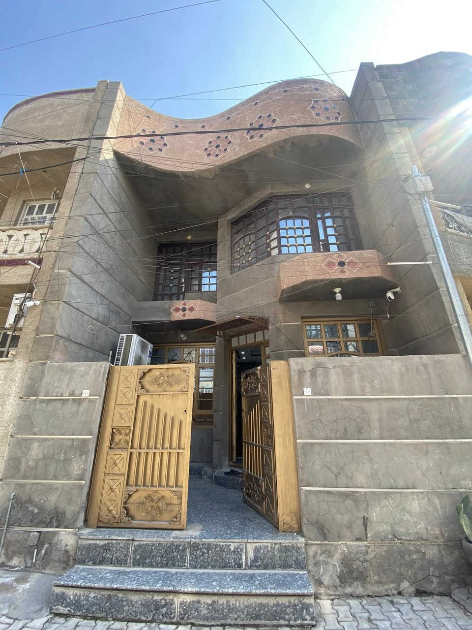 دار للبيـع 
مساحه 90 متر طابو 
واجه 6 نزال 15 
الموقع الحريه البستان 
بناء 2016 البيت جديد 
السعر 240 
للأستفسار آكثر هاتف واتساب ***********
