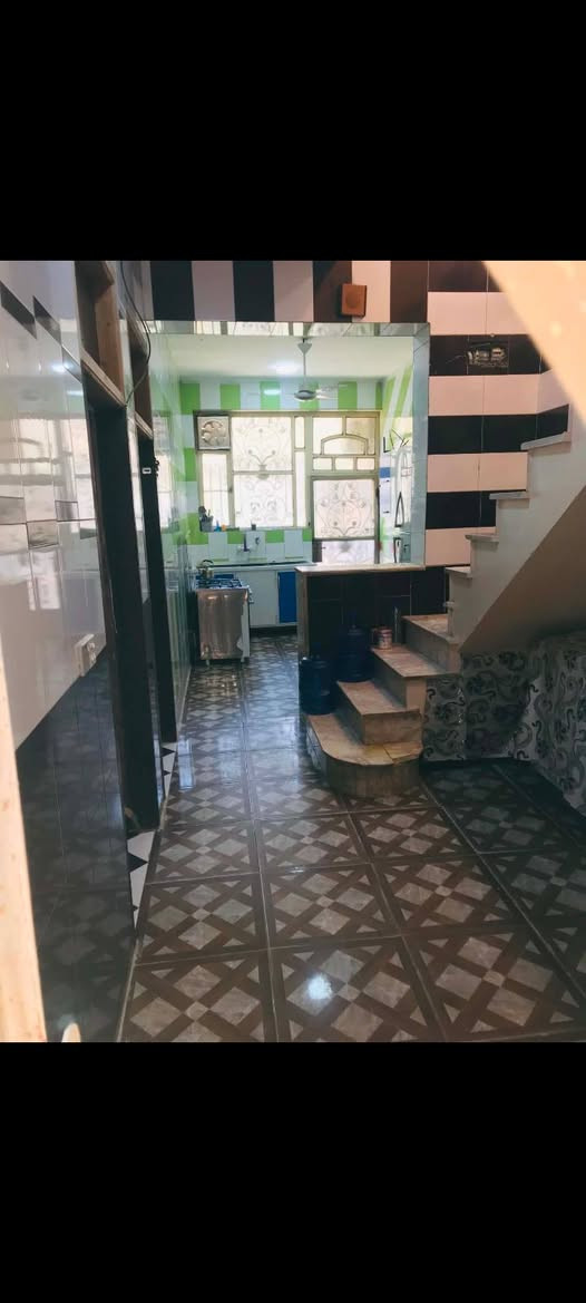 السلام عليكم جبتلكم بيت بسعر مناسب 
 دار البيع /الشعله شارع /60/طابق ونص مساح /100/متر 
الدوالم قبل السجه /مقابيل شارع ابو طيارة 
سعر106وبي مجال للشراي
ثالث دربونه على ايدك اليسار/***********
