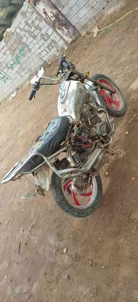 السلام عليكم دراجه للبيع اوراق ضايعه ٢٠٠ وبي مجال ترهم مراوس بستوته ونطي فرق المكان ديوانية الاستفسار ***********
