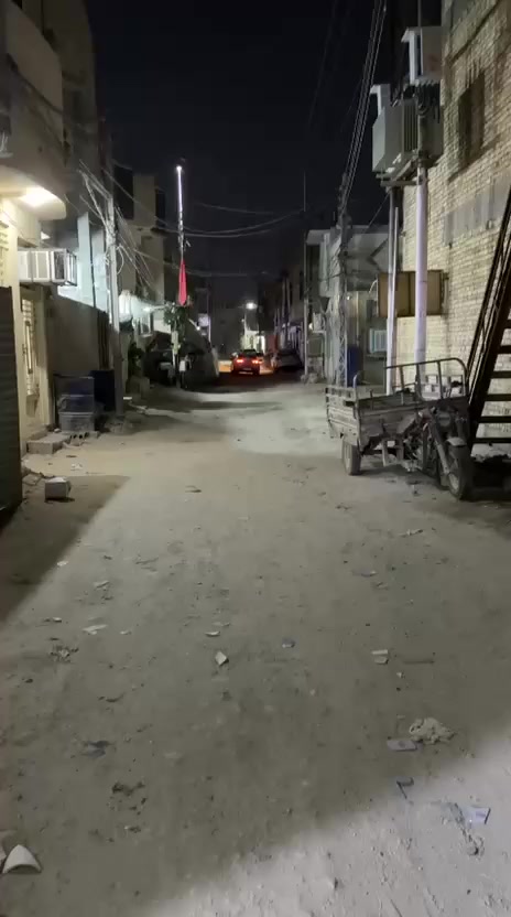 السلام عليكم بيت للبيع 100متر مربع العدد الغرف 4 مع إستقبال اومطبخ او صاله كبيره مجاميع صحيه اوبلكونه أو مخزن بلصطح مكان البيت شارع أبو طالب سند 25 بسمي بي اقرارمحكمه بيت بلوك كونكريت السعر 135 اوبي مجال ‏‪***********‬‏
