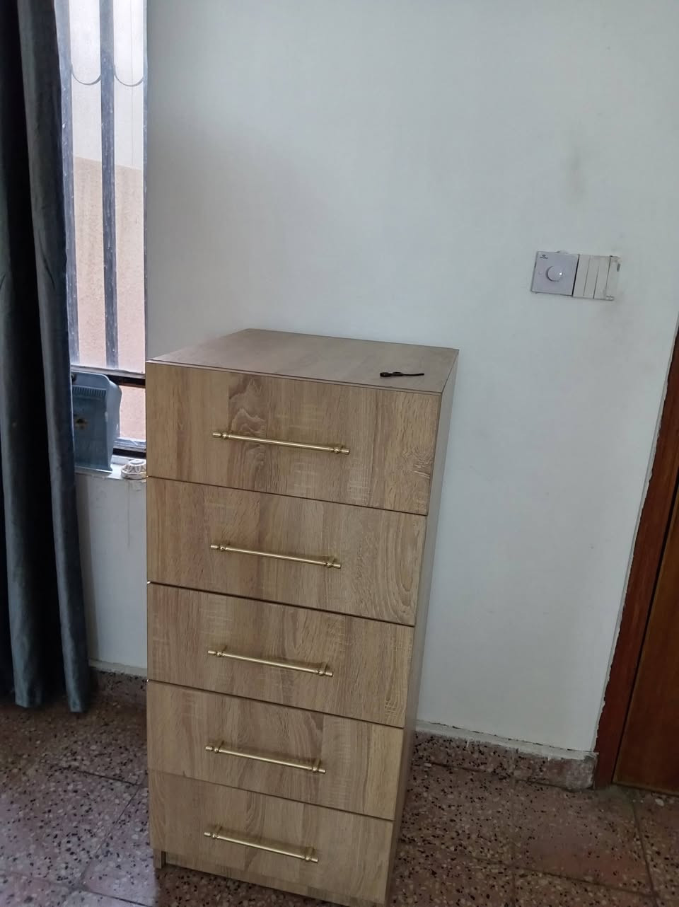 سلام عليكم
للبيع غرفه نوم   تصميم تركي شغل عراقي
كنتور ٦ باب ارتفاع مترين و٢٠ سانتيم.  ٦قطع
للاسفسار ***********
