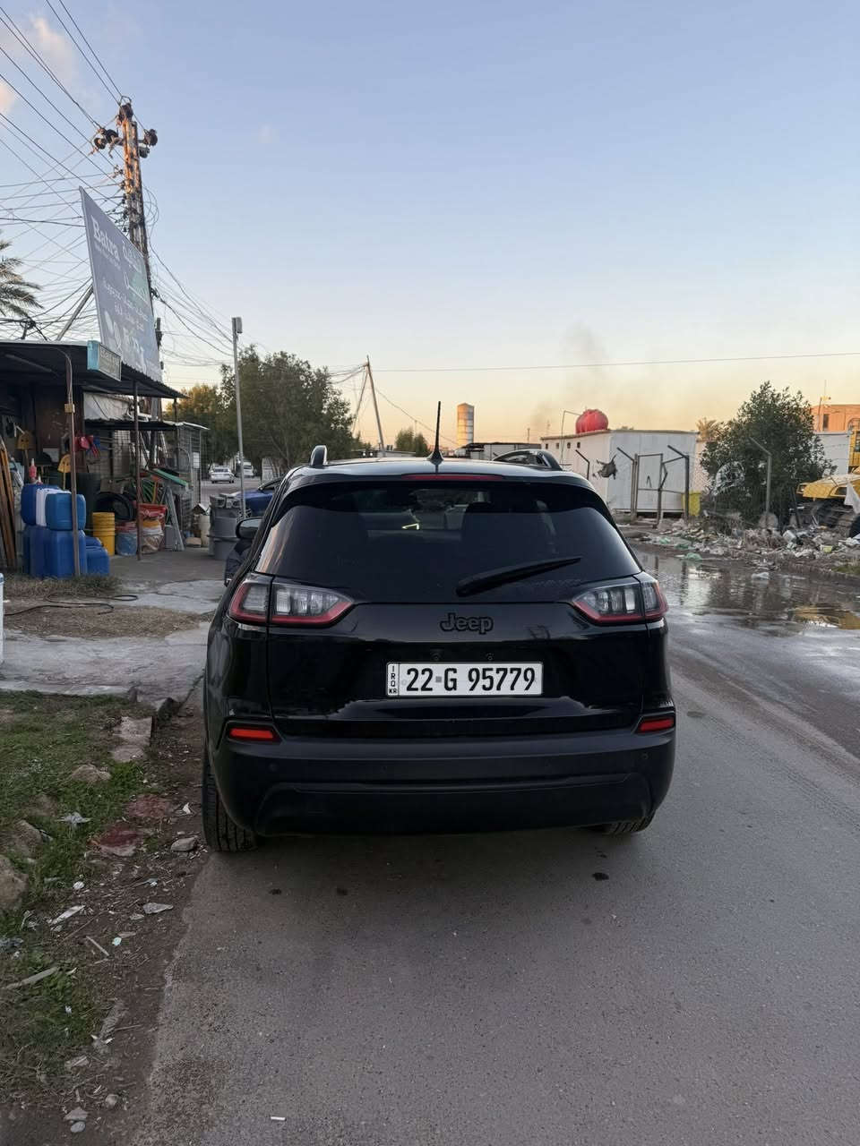 سلام عليكم جيب (بزون) شيروكي موديل 2023 بلاك ادشن فول مواصفات ماعده البنراما وارد كندي 
كشنات جلد 
تدفئا كشنات وستيرن 
كشنات كهرباء صندوق كهرباء 
اوتو بارك وتو هولد 
سايد بريك بصمه 
كروز سرعه اوامر صوتيه 
هيتر مرايه 
نقطه عمياء 
وهواي بعد من الزنون بلادي 
و لد امامي خلفي 
فور ويل 
اربع انضمه قياده 
وماشيه (64000 الف km) كيلو 
حادثها جاملغ الامامي جها السايق مبدل ومصبوغ وبنيد  
مكاني بغداد حي الجهاد رقم (***********)
السعر (160)
