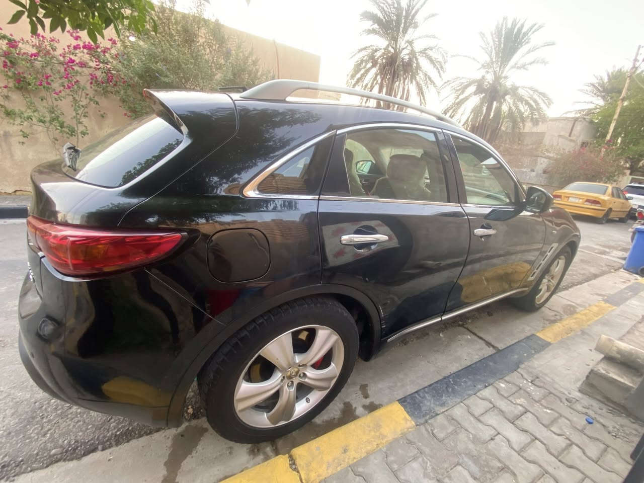 السلام عليكم  هاتق /***********
سياره نيسان انفنتي 2010
FX35 خليجي رقم اربيل 
سياره مكفوله من دعاميه للدعاميه 
السياره فول موصفات 

 الكير والمحرك خير من الله 
صدر جديد امامي خلفي
شاشه 
DVDبي ريمون تحكم 
حساس امامي وخلفي
جنطه شفط
فتحه بتنته
اربعه كامرات 
لمري شفط
لايت زنون عالي وناصي 
ويل رياضي 
تبريد خير من الله كشنات جلد تبريد كشنات بيهن خزن  هم
مكاني بصره سعر 110$ بي مجال للشراي
