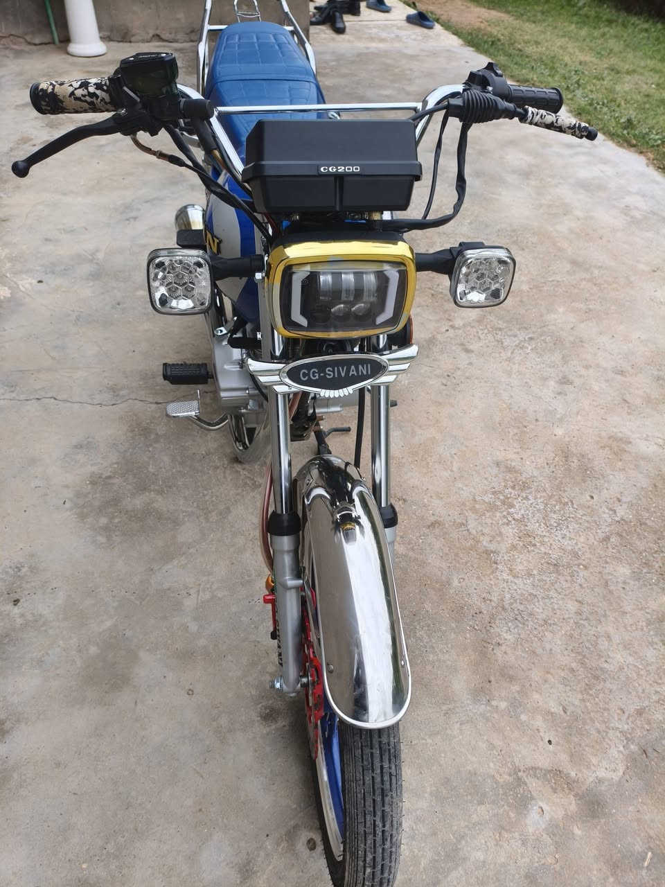 السلام عليكم شباب دراجه سيفان موديل 26 شكل ال23 وراق صولي تسجل بل مرور را جاهزه من كلشي كل نقص مابيه ماشيه 8000 بعدهي زيرو لبيع او مراوس اب دراجه دايوان عظم او نفخ كون مرقم اطي فرق حسب سعره سعار واضحه لحد يغني بل سعر دراجه سعره مليون او 50 وبيه مجال لان بايعلك وراق صولي مو سكنر رجاء لي ما يعجبه سعر لا يجي خاص ولا يبقه يعلق سلبي هذا سعري لان صولي مو سكنر مكاني مشروع المسيب طريق بغداد بصره جسر ثامن متواجد خاص او التصال على رقم تالي ***********
