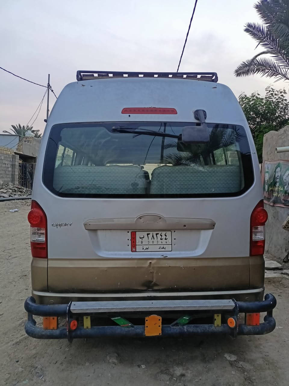 سلام عليكم               المكان ديوانيه
سياره 14 راكب النوع شيري مكينه vvti 300 السعر 57 وبيه مجال بسيط ضربتهه بجم سياره نضافتهه ع كد سعره تستلم سياره جاهزه مصفر امداور اي وقت تريد تجي تفحص وبيك خير وتدلل رقم ***********
