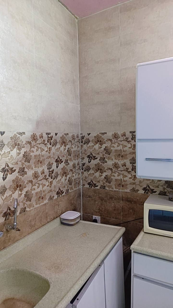 السلام عليكم 
دار سكن طابقين طابو صرف باسمي 
موقع قريب والشارع العام تقريبا خامس قطعه عن شارع حي اور جهة الشعب المنطقة المقابل حسينية المصطفى أو قبل اعدادية يافا بفرعين محلة (٣٣١) المساحة ١٣٥ سم الواجهة ٦ متر الا سانتيمات والنزال ٢٠ متر مداخل من اخر الدار ٤ متر مساحة غرفة نوم يحتوي الدار على مدخلين و (٤) غرفة نوم وطبخ و استقبال و حولي و ترك عدد ٢ وصحيات و كراج الدار بناء قديم اعكادة نضيف ارتفاع السقف ٣ متر يصلح للسكن وتم ترميمه الارضية كاشي موزاييك والجدران كل المنزل سيراميك والمطبخ سيراميك  والحمامات سيراميك الدار موقع مميز وكل الخدمات متوفرة قريبة عليه علما البيع سعر ارض 
سعر المتر( ١/٨٠٠ ) مليون وثمان مائة الف دينار ابيع سعر ارض والبناء غير محسوب 
للمعلومات الاتصال على رقمي/ ***********
