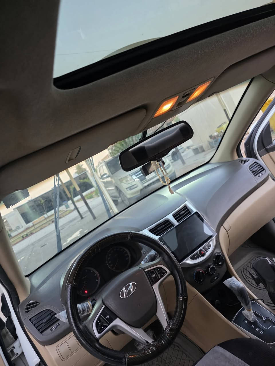 🚗 للبيع نقد و تقسيط
Hyundai Accent 2015 
خليجي فول مواصفات محرك 1600 دبل قطرة مكفول 

منظومة تبريد جديدة 

تبريد ثلج 

فتحة سقف 

كامرة خلفية حساس خلفي 

اشارة بل مري 

ويل كب عدد 5  

ممتواجد على الخاص سعر 98 بيهة مجال شي قليل 

*********** 

مكاني بغداد الشعب 

صور السونار مرفق بل صور
