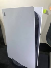 بلي ستيشن 5 • مستعمل • ٦ ألعاب