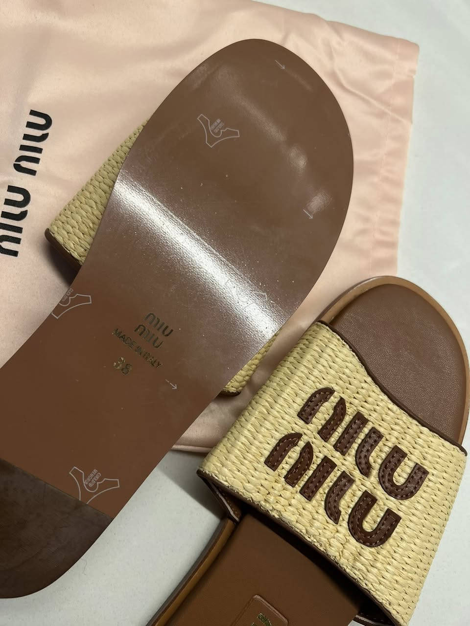 ميو ميو الاصلي صنع بايطالياقياس 38


**إذا كنت صاحب هذا الإعلان وتريد حذفه لأي سبب، رجاءا أرسل رسالة إلى الدعم الفني**