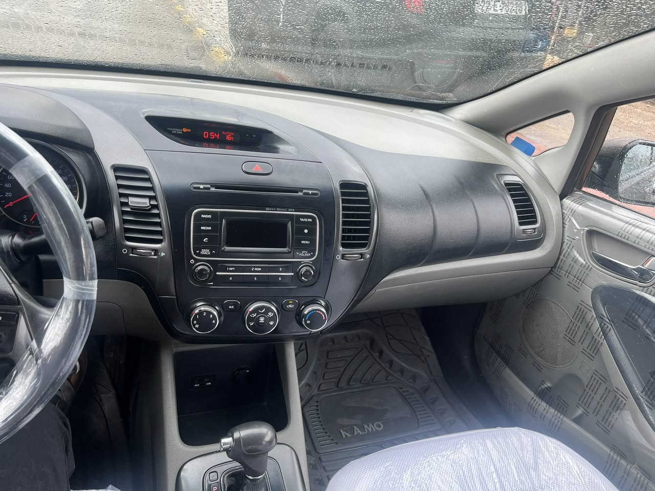 السلام عليكم سيارة نوع سيراتو خليجي اللون قهوائي موديل 2013مضلع رقم اربيل وكالة ام الباركود باسمي تريد تحويل تريد وكالة مكفولة كفالة عامه من الصبغ  محرك 1600 وكير كفالة حدادية قبل 10 ايام مبدل حدادية كامله ورا وكدام وتخم تاير السيارة عليه ادامه كاملة سيارة قبل شهر مبدل بيه  تخم مجول وبخاخات تنضيف وعيار  وفيت بم كله جديد فول نظافة تحكم ستيرن تدفئه تبريد سنتر لوك كهربائيات كله بلادية ويل كب 16 تغليف كشنات وبيبان كله جديد بيه بارد بسيط كلش شبرين وممبين وشوية جراد ورصعات حالوب بسيطات كلش ينحسبن حساب. مكان السيارة النجف السعر 104وبيه مجال للإستفسار الاتصال على الرقم ***********
