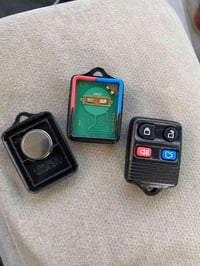 ريموت فورد ضد الماء مع بطاريه جاهز للبرمجه سعر القطعه ب٢٠ الف مع التوص...