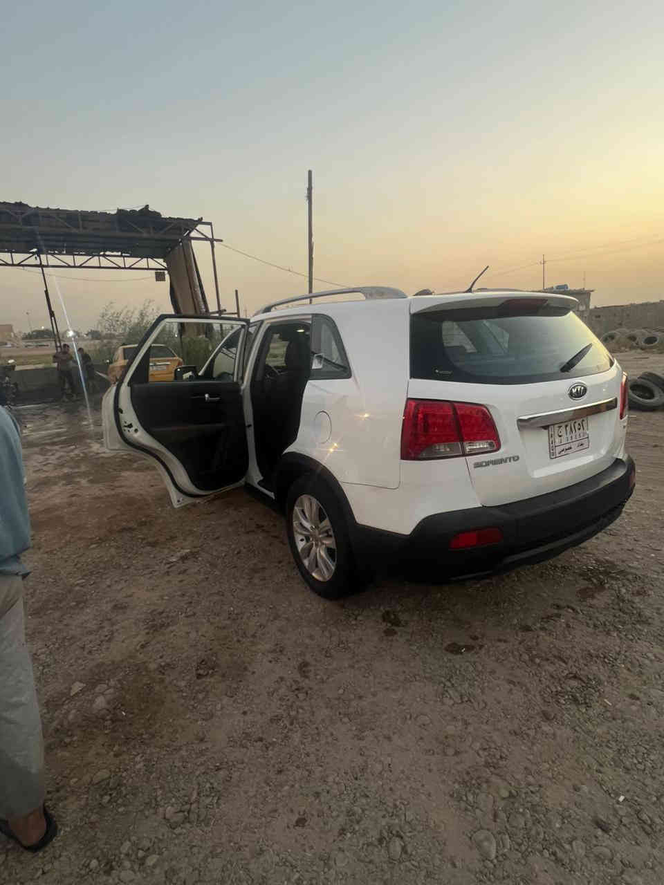 كيا سورنتو للبيع خليجي 
موديل 2012 
محرك 6سلندر 
7راكب 
3قطع تبريد
فتحه بانوراما
مرئ شفط
4*4دفع
زراك لايت 
كشنات جلد 
بيها صفحه اليسرى صبغ بدون معجون اثر بطش باقي كفاله عامه السعر 147$بيها مجال
واتساب ***********
مكاني بغداد التاجي 
***********
