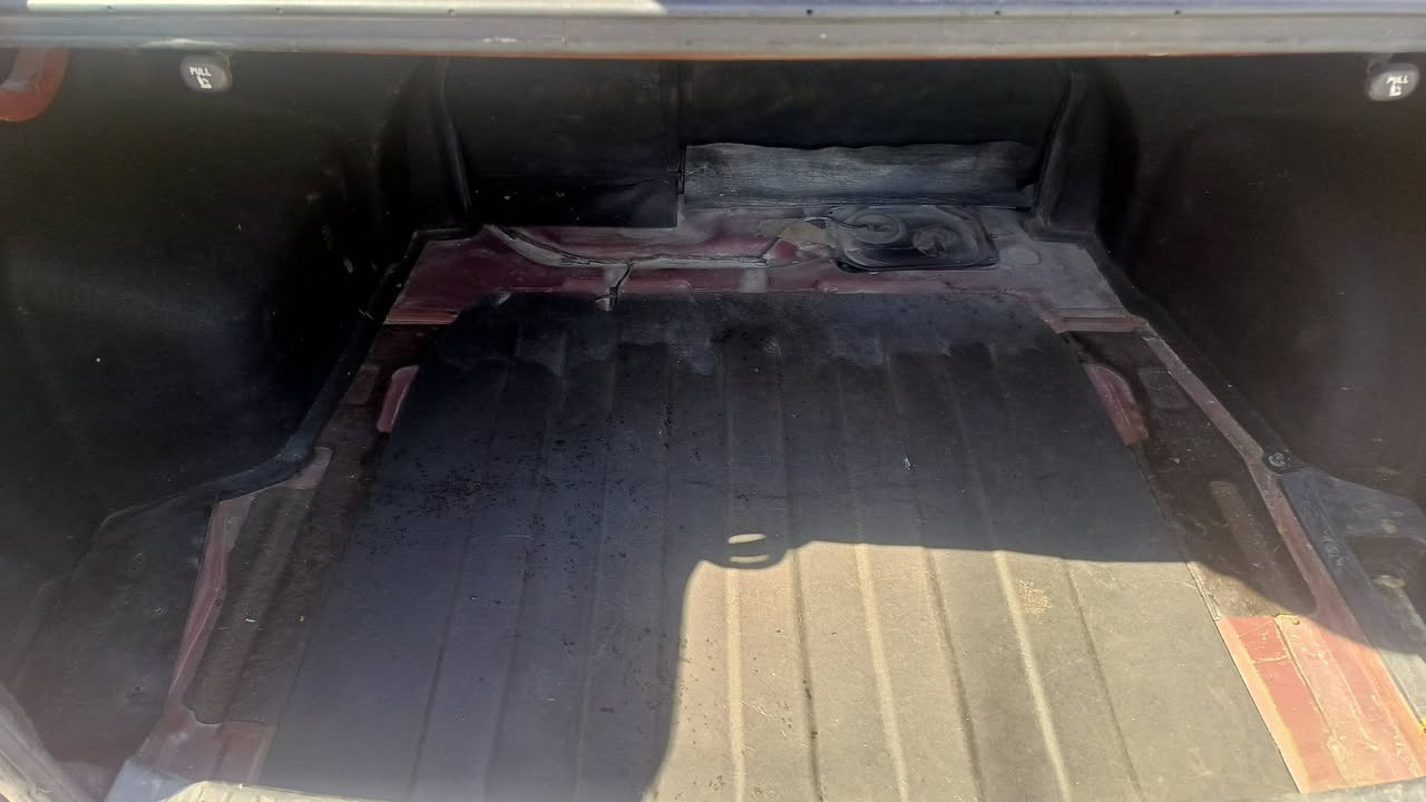 سلام عليكم سوناتا 2012سياره مصبوغه حزام صدر جديد تخم تاير باسمي وارد امريكي ضربتهه جاملغ لخلفي لايسر السعر 92مكاني بغداد الشعب ***********
