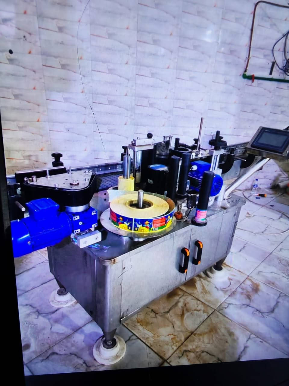 مكائن تعبئة العصائر مع النافخات مع مكينه ليبل شرنك موبايل ***********
