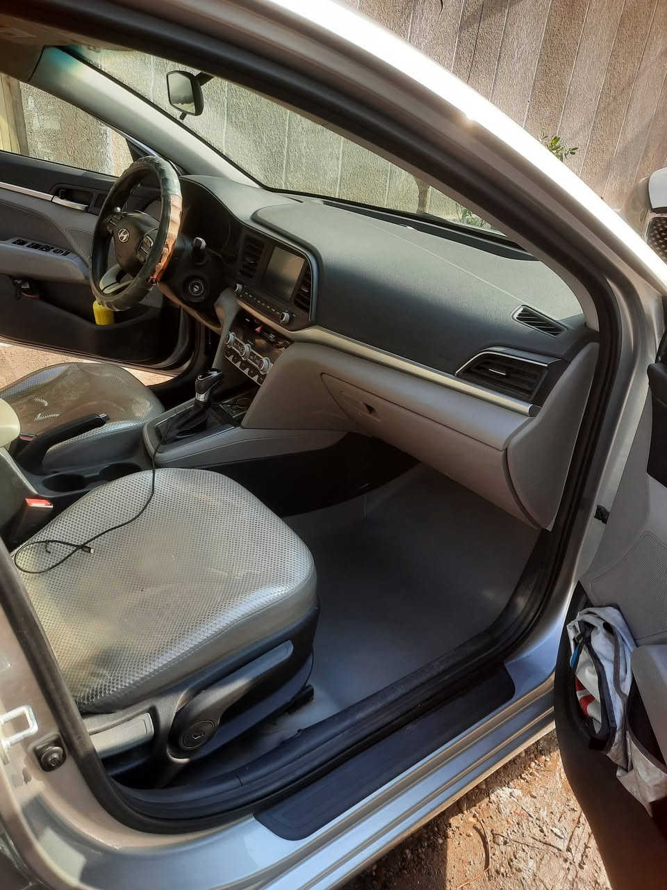 السلام عليكم 
إلنترا هونداي 2020
معوقين بقيله سنتين وتخلص 
ماشيه 85ميل سياره جاهزه مناقصه شي 
موصفات رادار امامي قياده اليه بريك اوتو عندالتصادم 
كامره خلفيه شاشه ابل كاربلي 
حادثه نص دعاميه وربع بنيد وجاملغ 
ايرباك دركه السعر 115 ورقه 
المكان الحريه تلفون ***********
