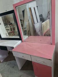 طاولة مكياج • وردي اسود • كركوك