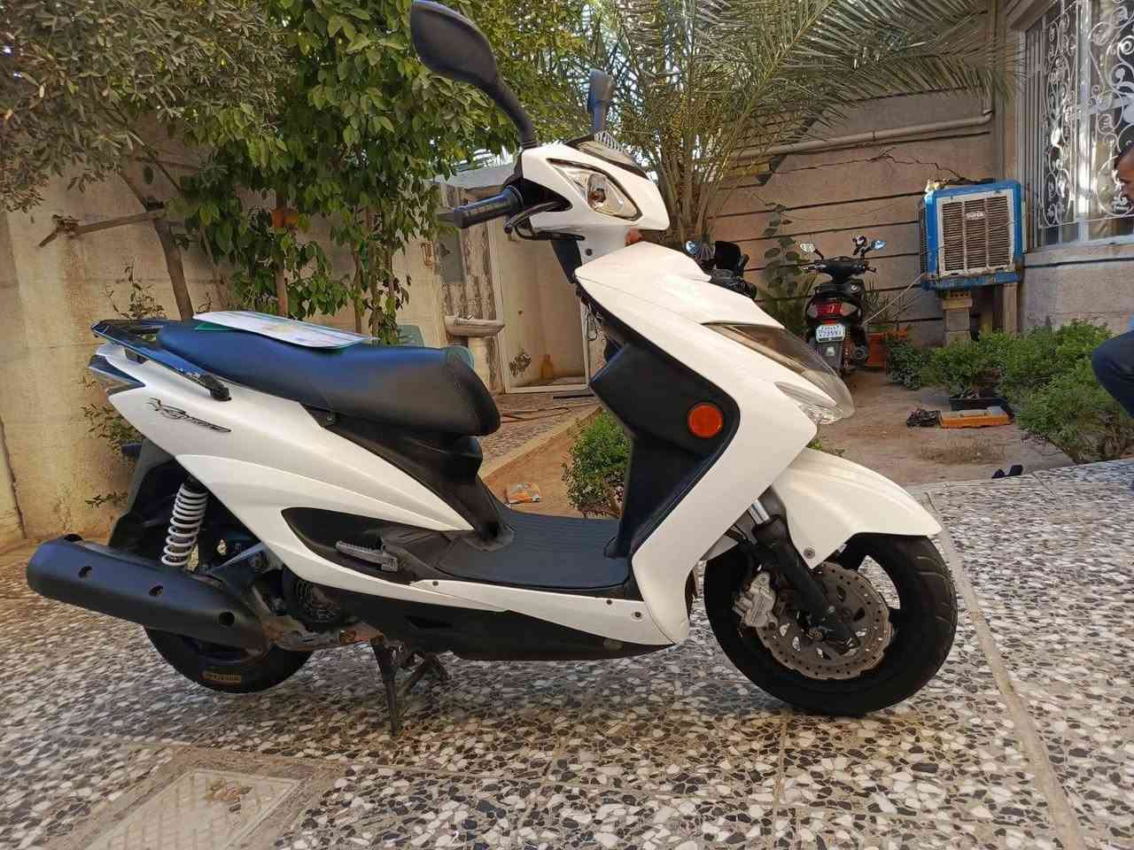 دراجة سكنس فحل لد طلاعات نوزل خطين كفالة عامة منزلها رمبة على أيدي ربع متصرف عليها وكل نقص ما بيها  أوراقها كاملة سعرها سعرها مليون ونص 1500 مكاني الشعلة ***********
