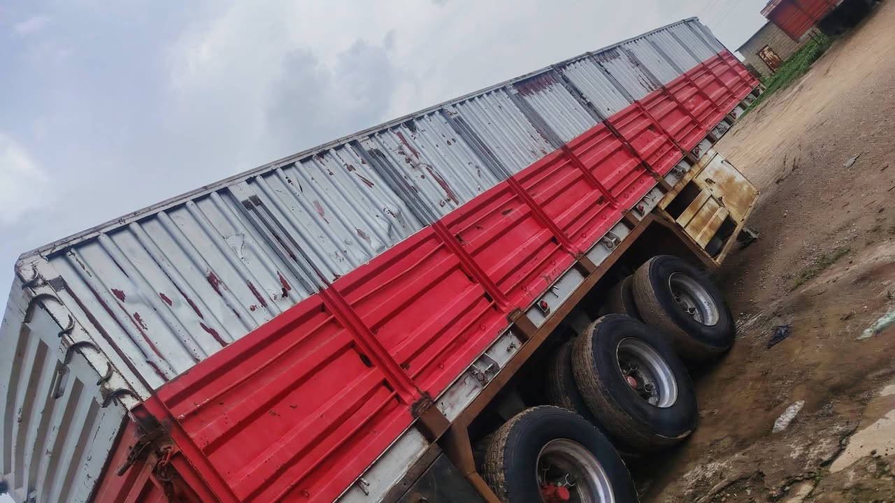 السلام عليكم ورحمة الله وبركاته للبيع عربانه شاصي محلي شرط
كفالا عامه الطول 12متر و30
والارتفاع 180 جاهزه عل شغل
توير نظاف حيل كهرب بريك كامل شرط كلا شقال صنديك مطبخ تانكي ماي ثلاجه جادر جديد شتوي عربانه جاهزه عل شغل
العنوان موصل اخوكم ابوثامر مكلف بنشر للاستفسار الاتصال
***********☎️ 
*********** ☎️
