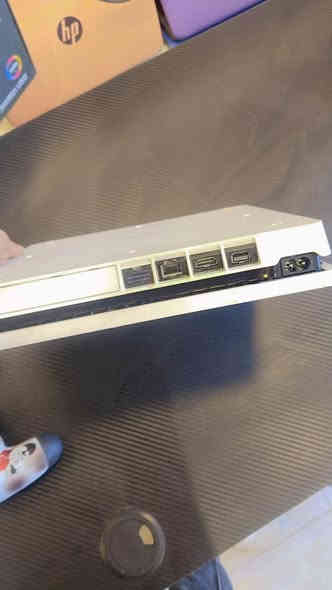 بلي 4 سلم اونلاين                ٥٠٠   GB
يدات ثنين وحده اصلية ووحده تجارية 
نضيف جدا ما مفتوح 
السعر 230 وبي مجال 
مكان حله شارع 40    
الراقم واتساب⭕ ***********⭕
